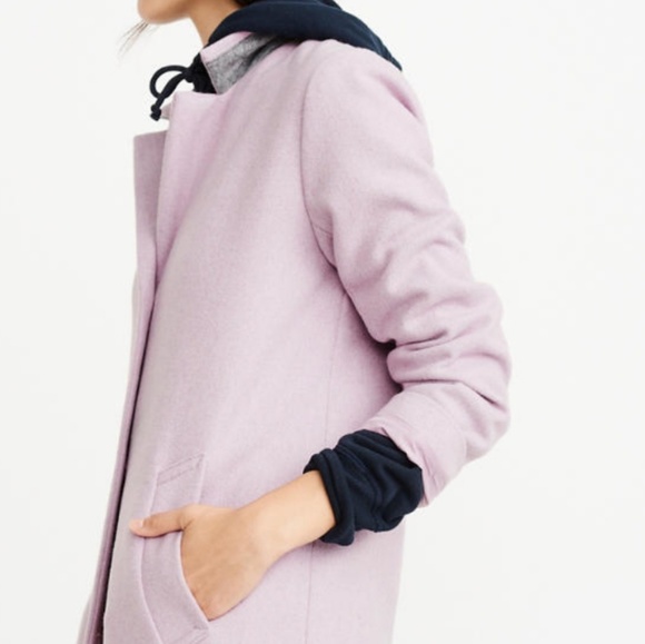 Abercrombie & Fitch - Picture 6 of 8